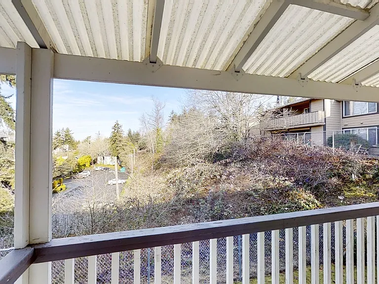 Sunset Court Apartments — Photo 8