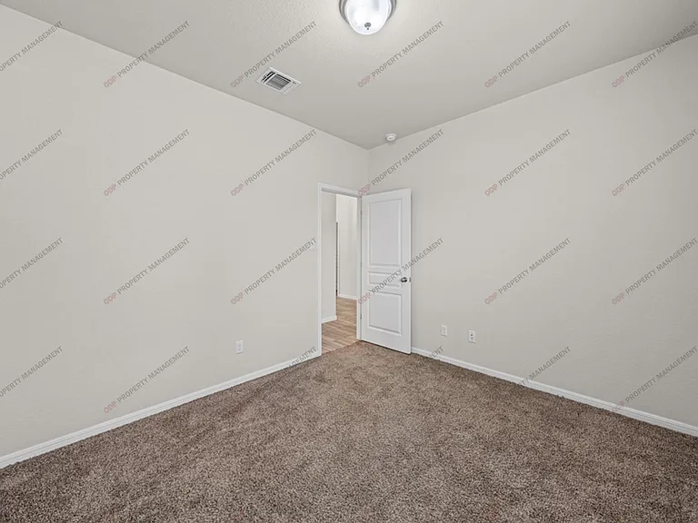 727 Cross Dr — Photo 6