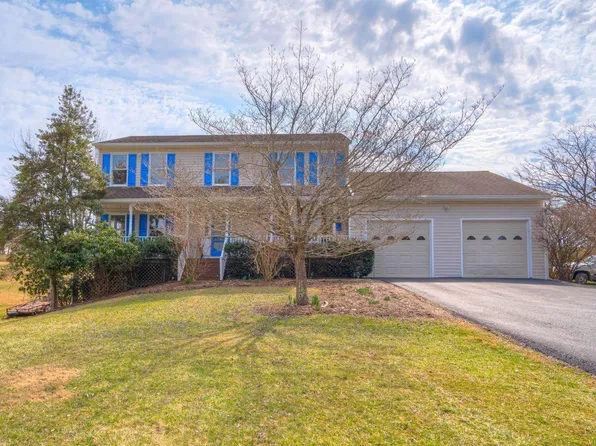 104 Smyth Dr, Radford, VA 24141