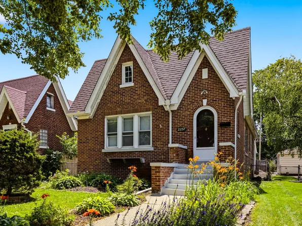2257 Orchard St, Blue Island, IL 60406
