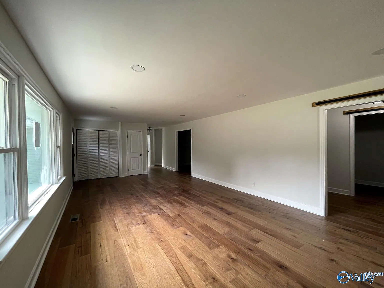 3 bed, 2.0 bath, 2250 sqft, $1,800 — Photo 4