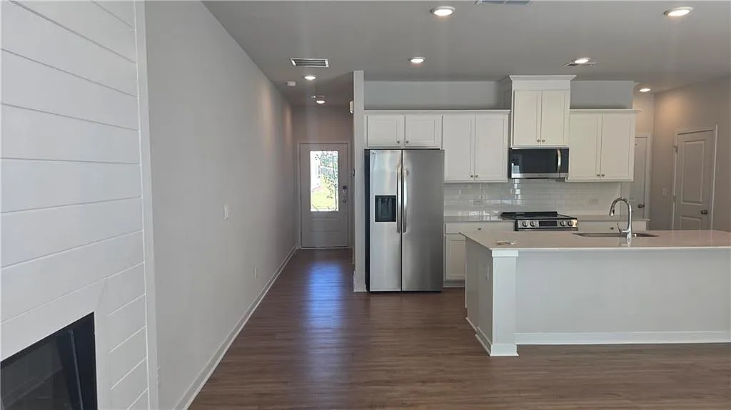 3 bed, 2.5 bath, 1855 sqft, $2,250 — Photo 2