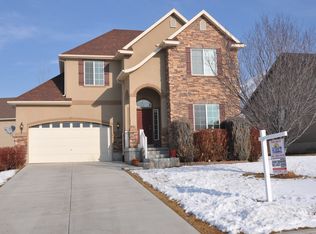461 E Apple Grove Ln, Pleasant Grove, UT 84062