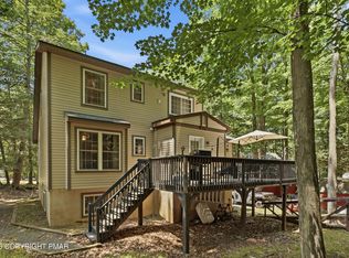 1046 Rainbow Dr, Lake Ariel, PA 18436
