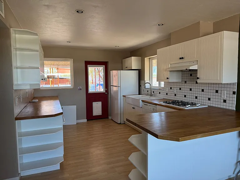 1608 E Copper St — Photo 6