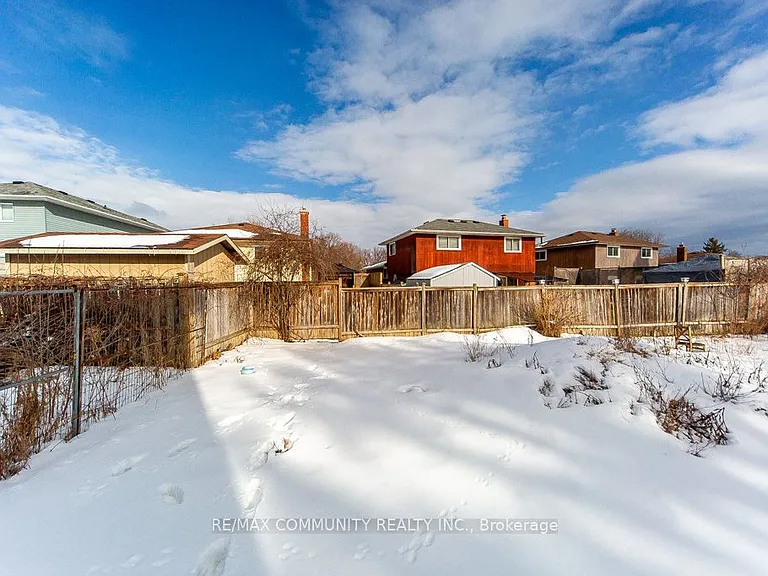 475 Wilson Rd N — Photo 47