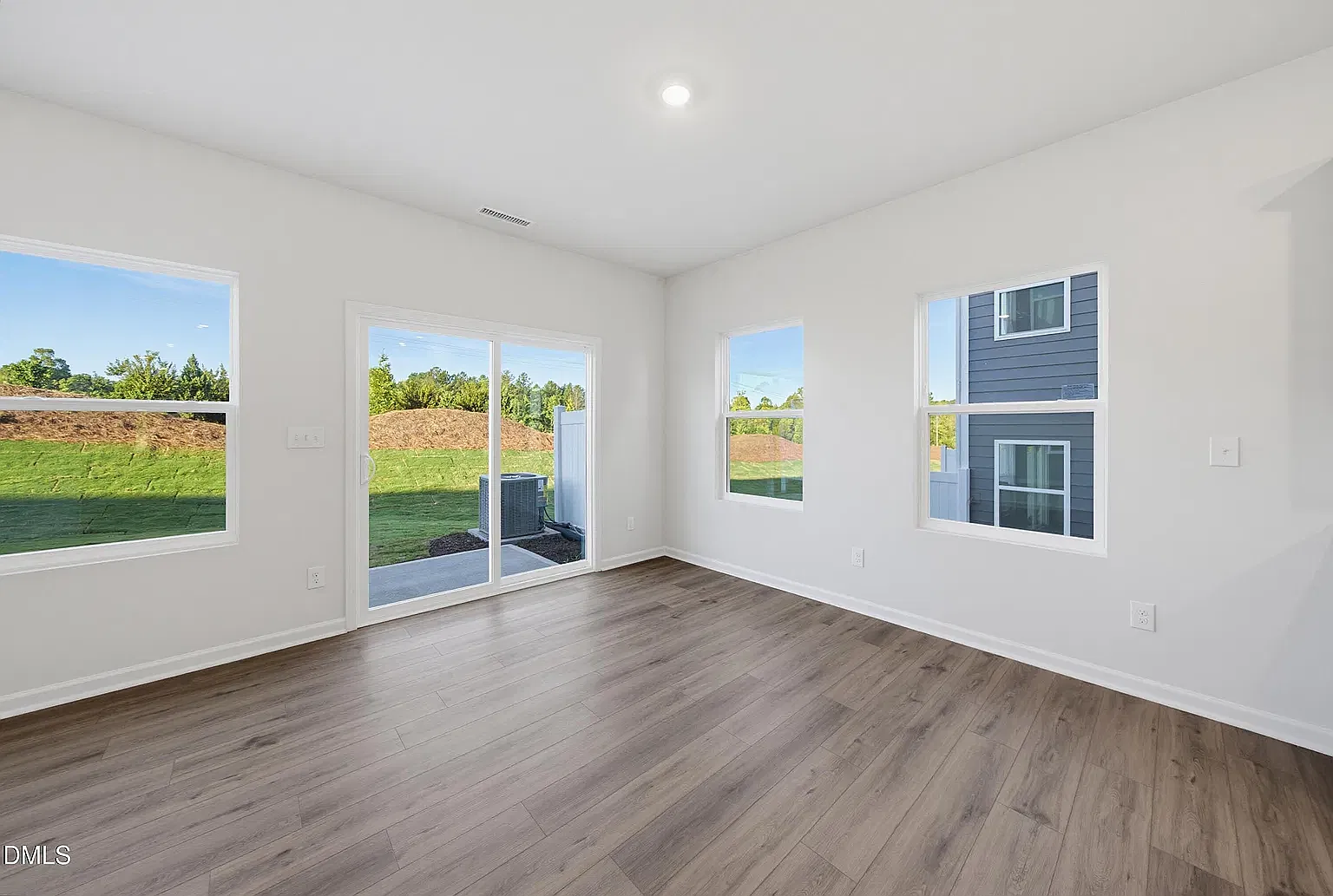 3 bed, 2.5 bath, 1735 sqft, $1,995 — Photo 4