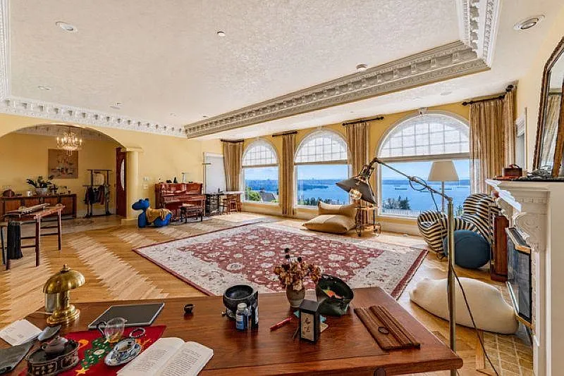 5 bed, 6510 sqft, $17,800 — Photo 2