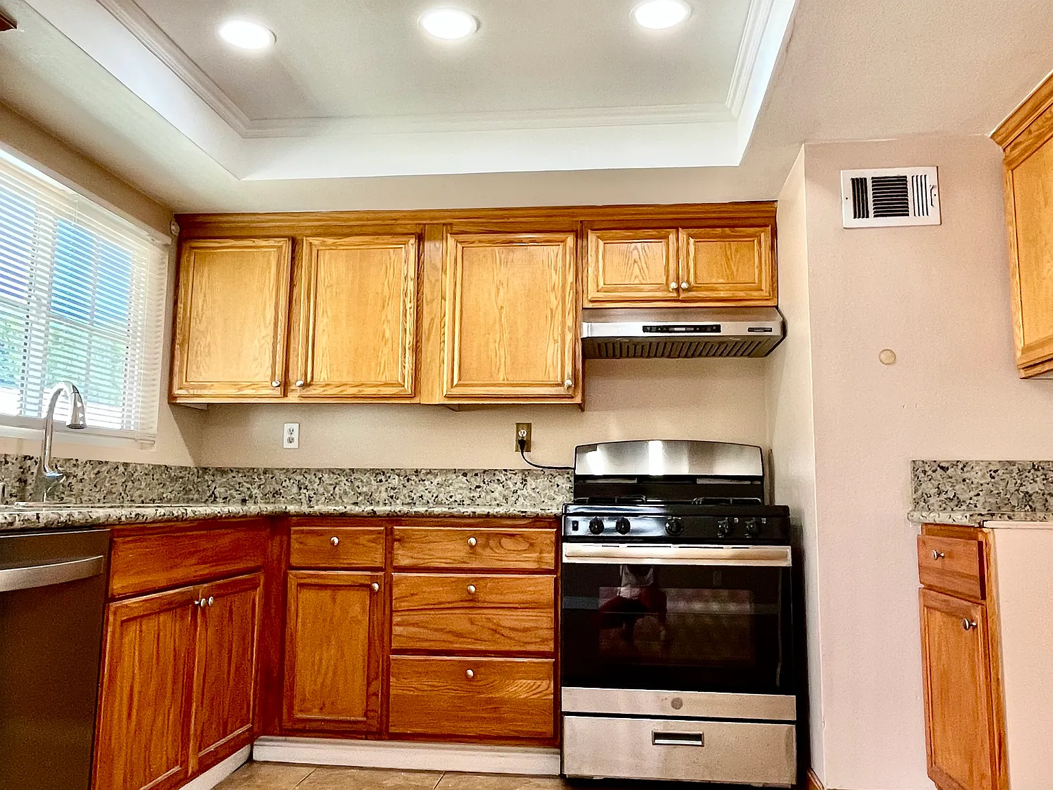 10921 Harcourt Ave — Photo 4