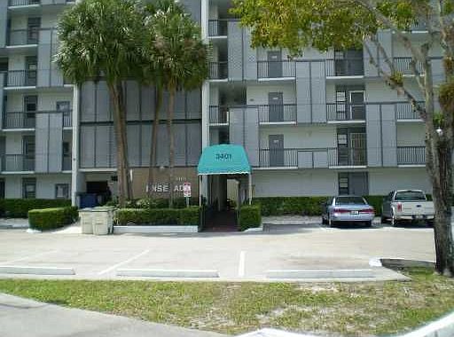Entrance & Main Lobby