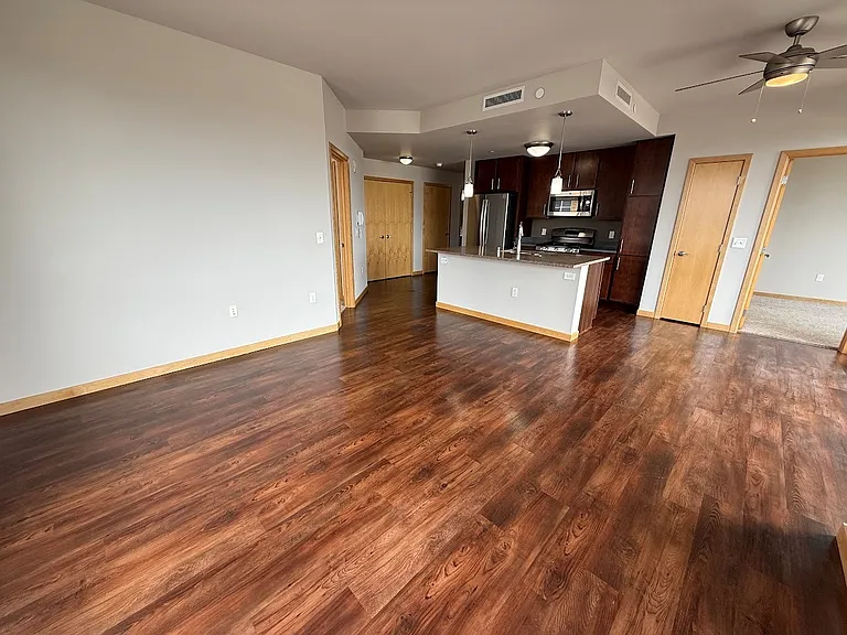 Venture Luxury High Rise — Photo 22