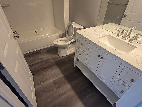 4th image of 351 Union St