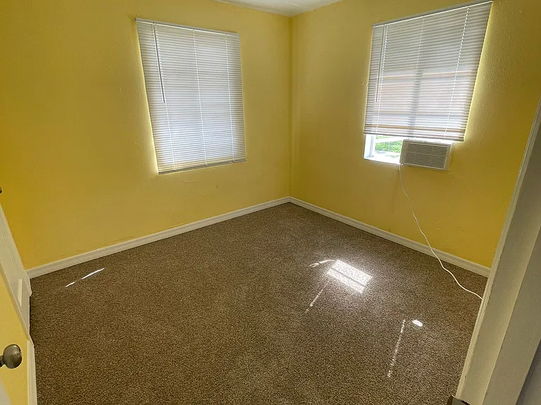 328 Bellair Rd — Photo 9