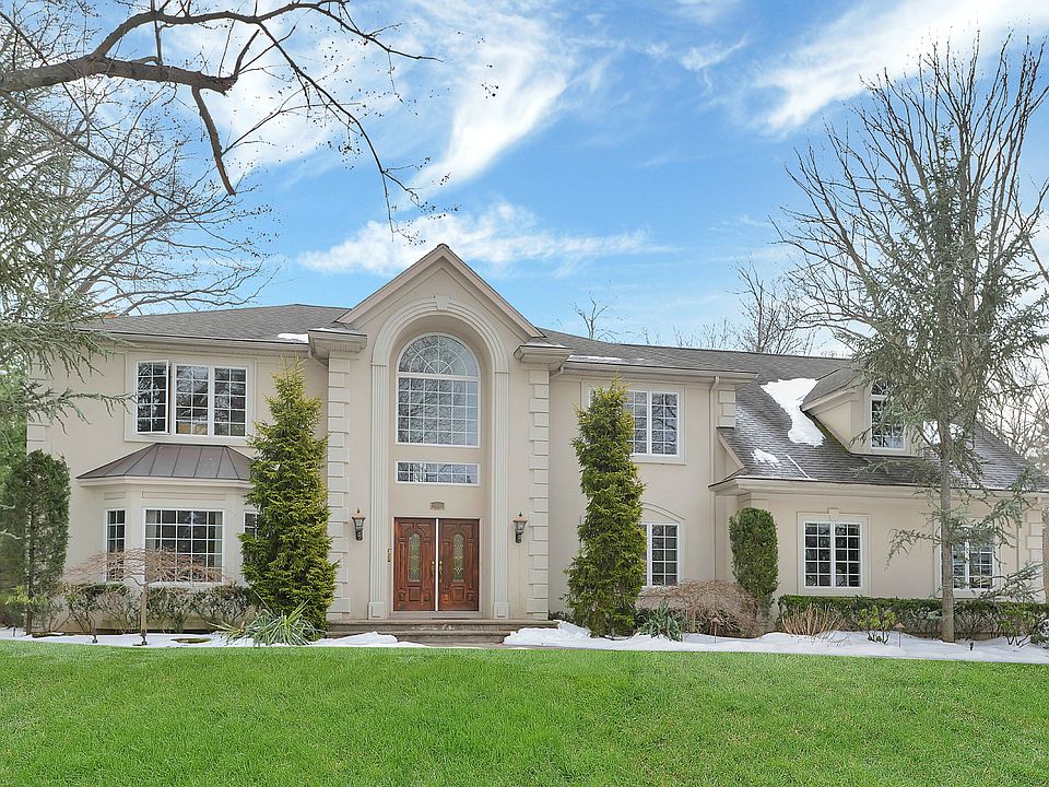 1st image of 8 Kenilworth Dr