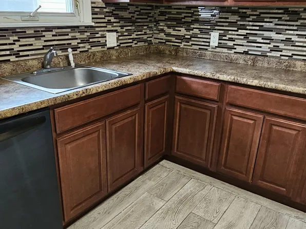 502 Avenue East image 7 of 28