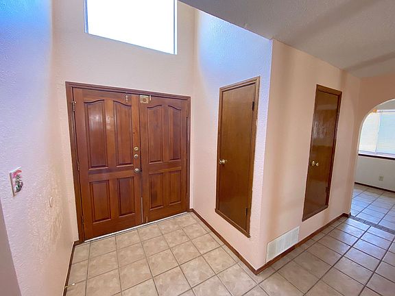 3rd image of 4716 Maureen Cir