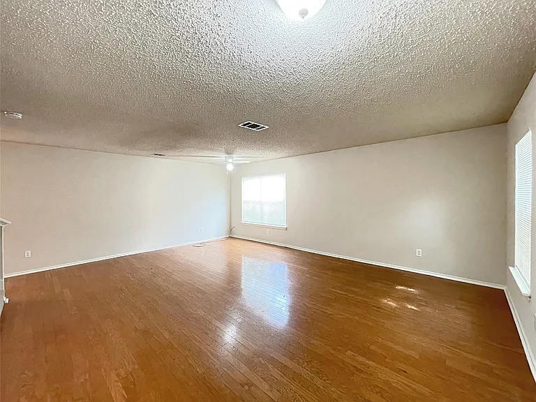 3079 Hill St — Photo 4