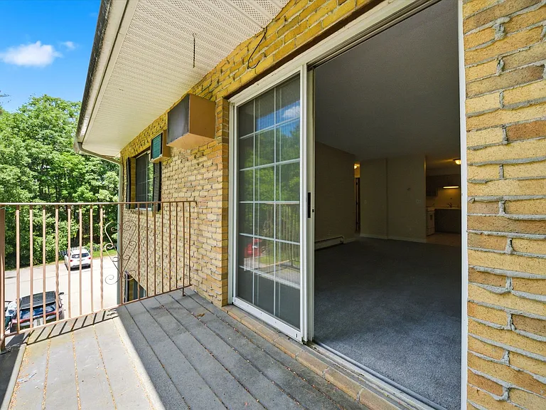379 Huse Rd #27 — Photo 3