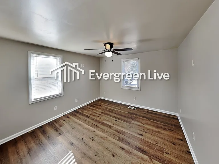 3260 Russell St — Photo 10
