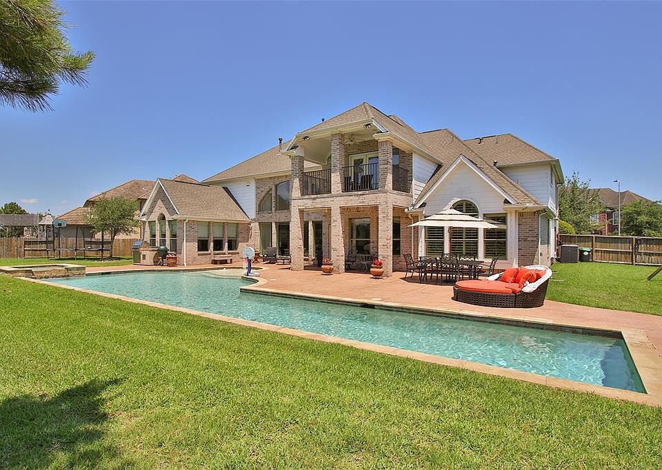 1st image of 11804 Crescent Bluff Dr