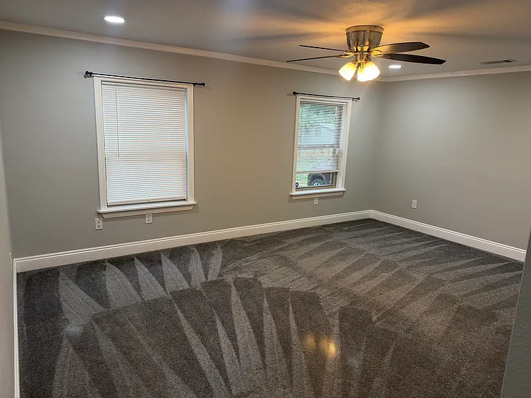 622 Ayer St — Photo 11