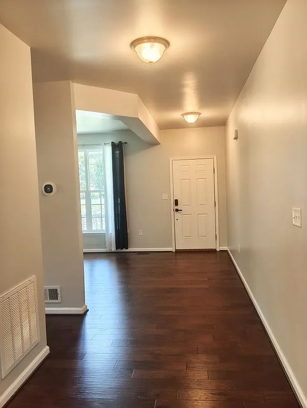 4 bed, 3.0 bath, 2200 sqft, $3,345 — Photo 4