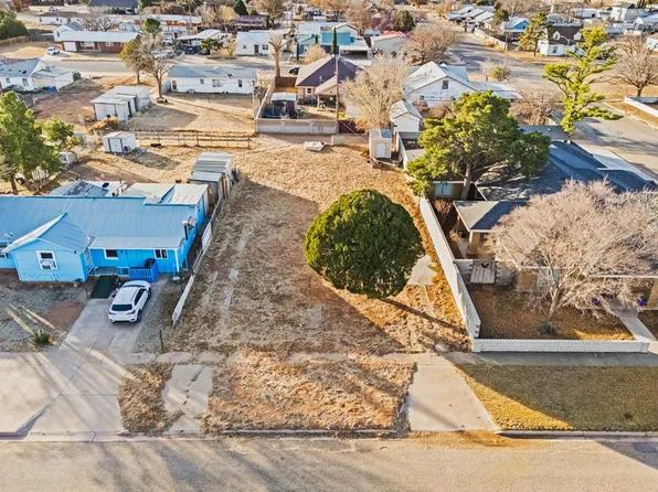 811 17th St, Seagraves, TX 79359