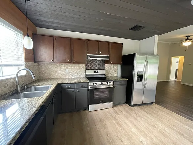 11902 Las Vegas St — Photo 7
