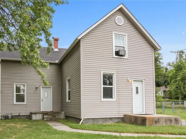 1208 Cheyenne St, Leavenworth, KS 66048