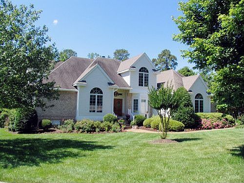 1st image of 300 Eglantine Cir
