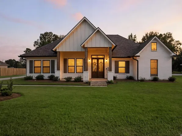 7282 Riverbank Dr, Denham Springs, LA 70706