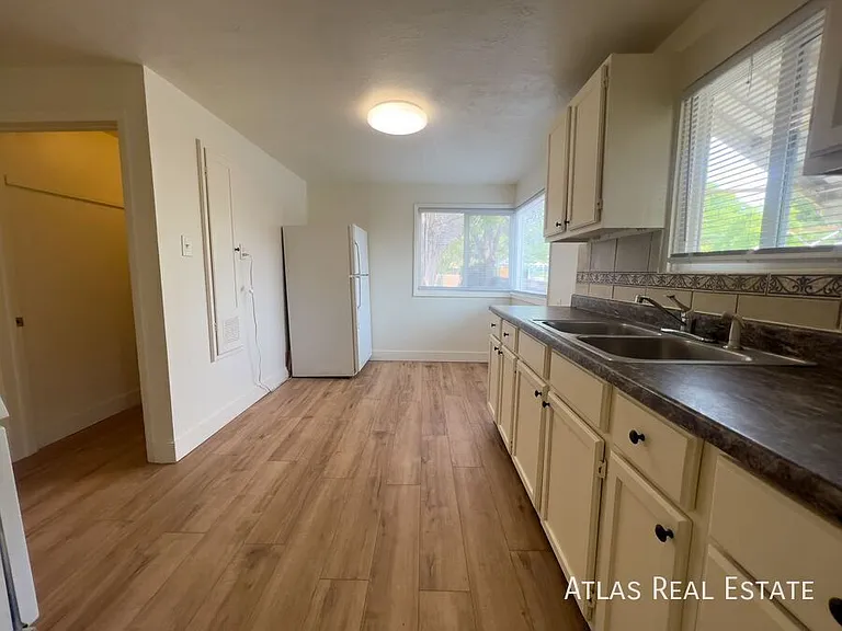 1457 Roberta St — Photo 24