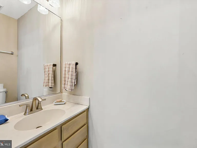 903 Glen Falls Ct — Photo 5