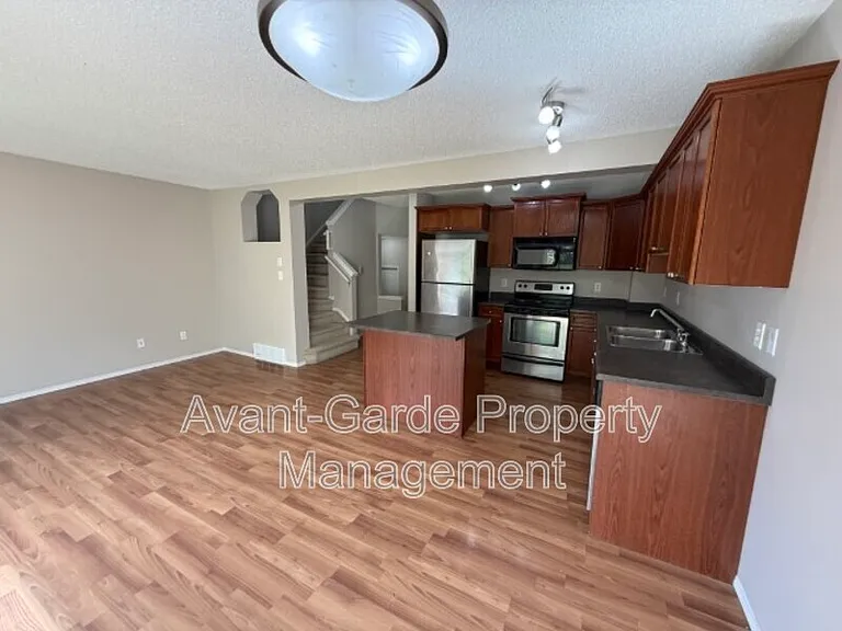 57 Vaughn Ave — Photo 4