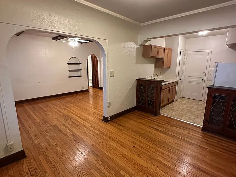 4480 N Oakland Ave — Photo 14