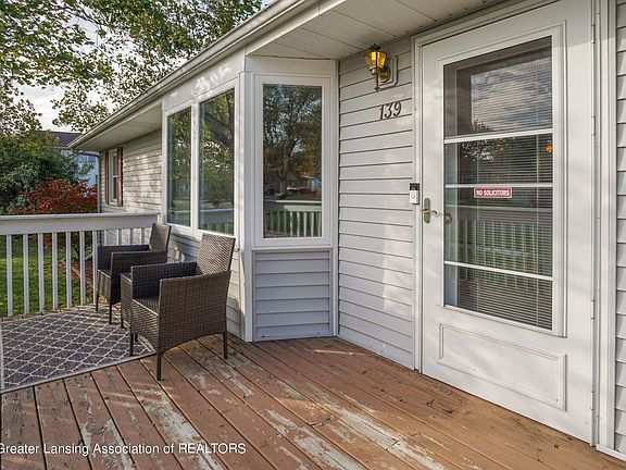 3rd image of 139 Oakwood St