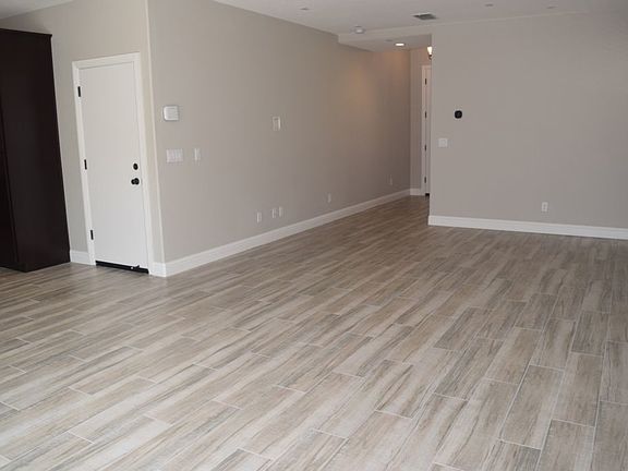 3rd image of 1440 Forsythia Dr