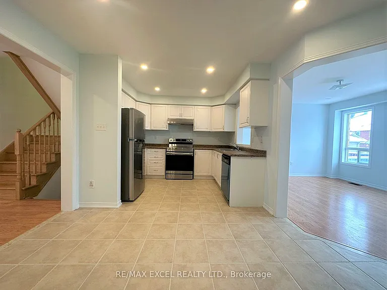 588 Hoover Park Dr — Photo 4