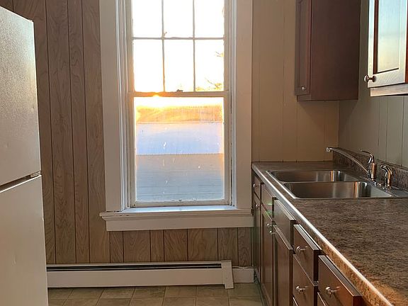 2nd image of 31 W King St APT 5