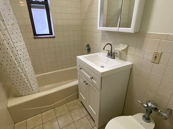 5th image of 29-06 Crescent St #1D