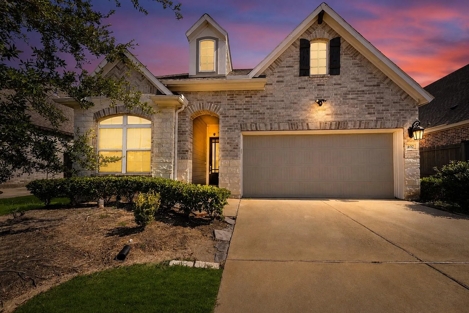 4 bed, 3.0 bath, 2359 sqft, $3,000 — Photo 1