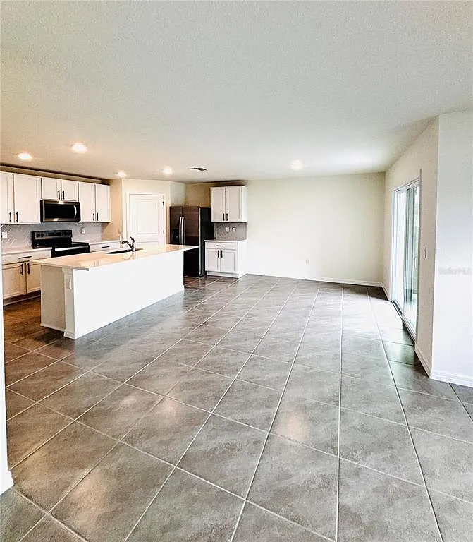 4 bed, 2.0 bath, $2,400 — Photo 3