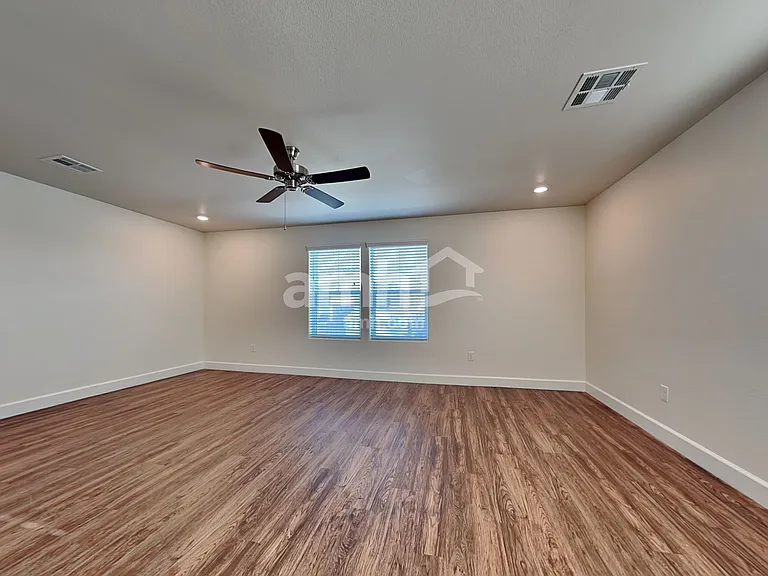 1506 Garden Swing Ave — Photo 12