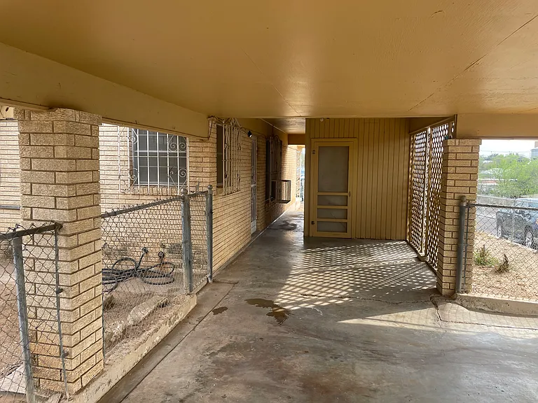 1102 E Lane St — Photo 6