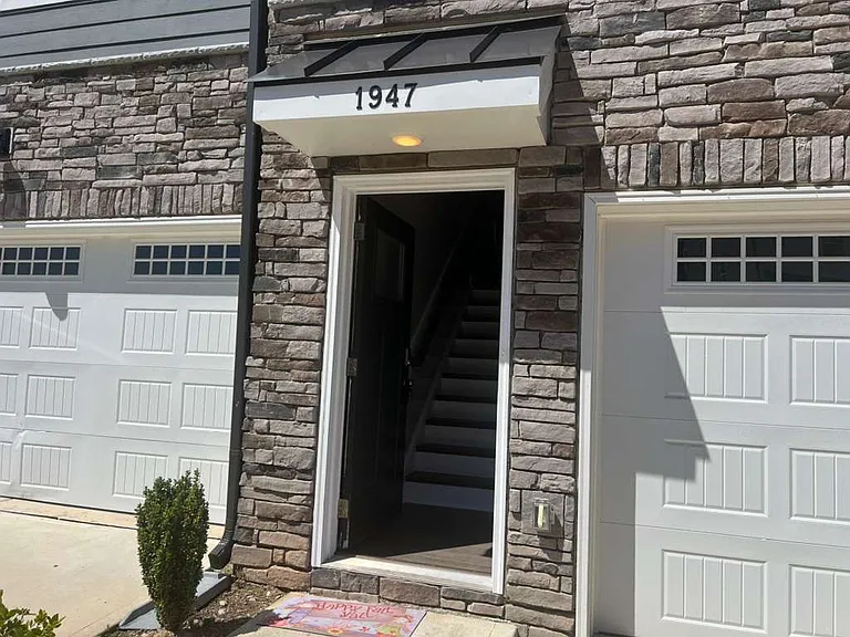 1947 Fahey Dr — Photo 2