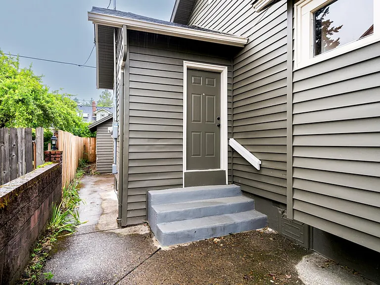 6389 N Commercial Ave — Photo 25