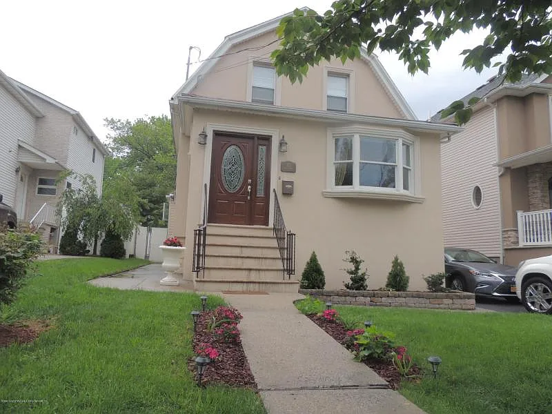 133 Joline Ave photo 1