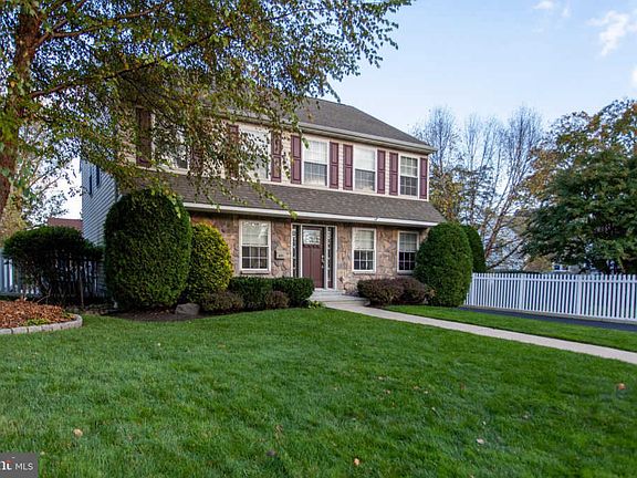 4th image of 821 Childs Ave
