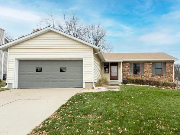 12471 Marine Ave, Maryland Heights, MO 63043