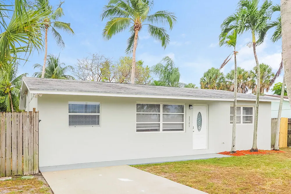 3 bed, 1.0 bath, 1092 sqft, $2,380 — Photo 1